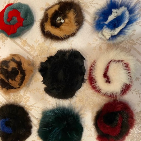 Selection of Fur Corsages - Picture 2 of 2